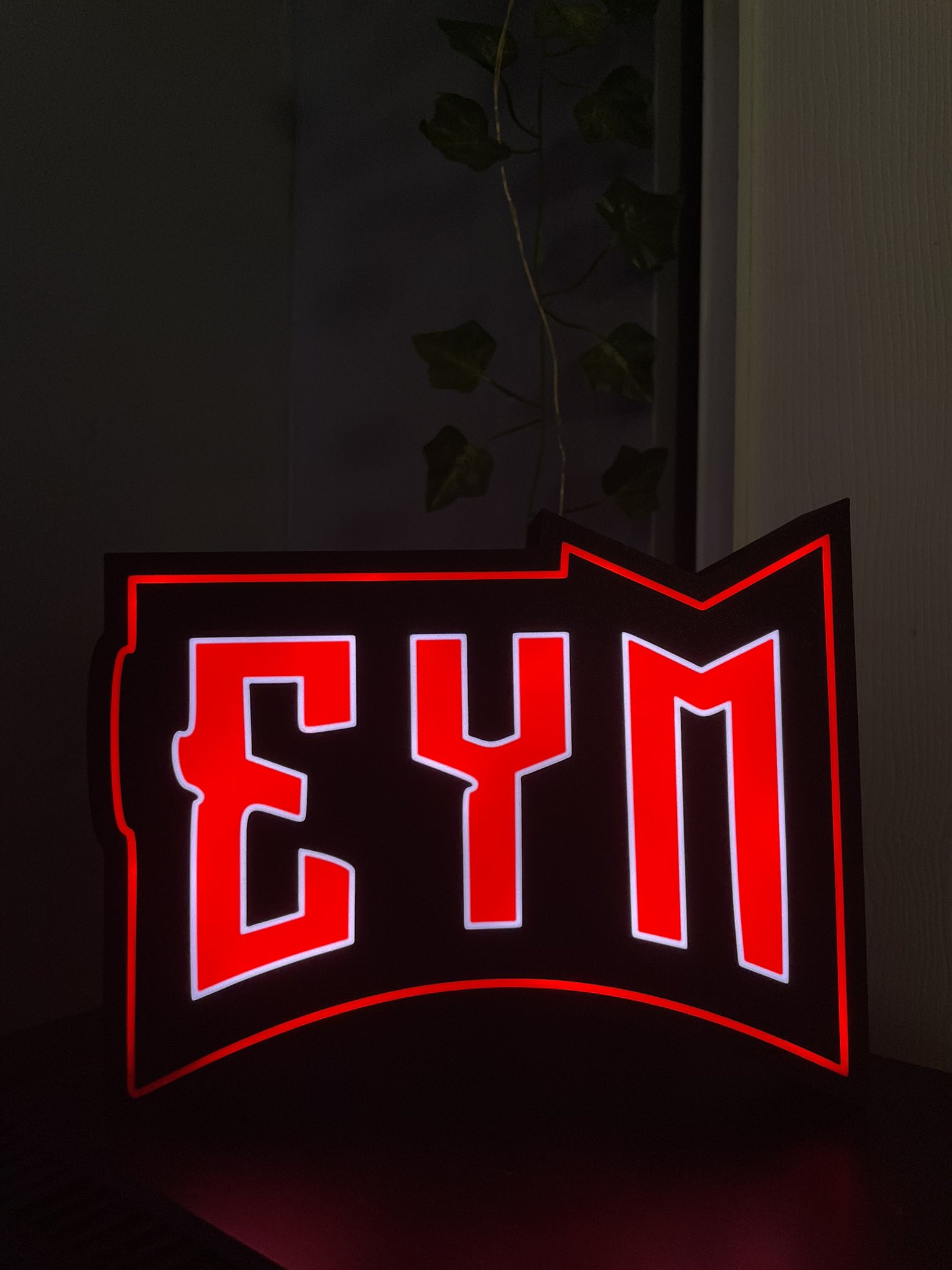 EYM LIGHTBOX